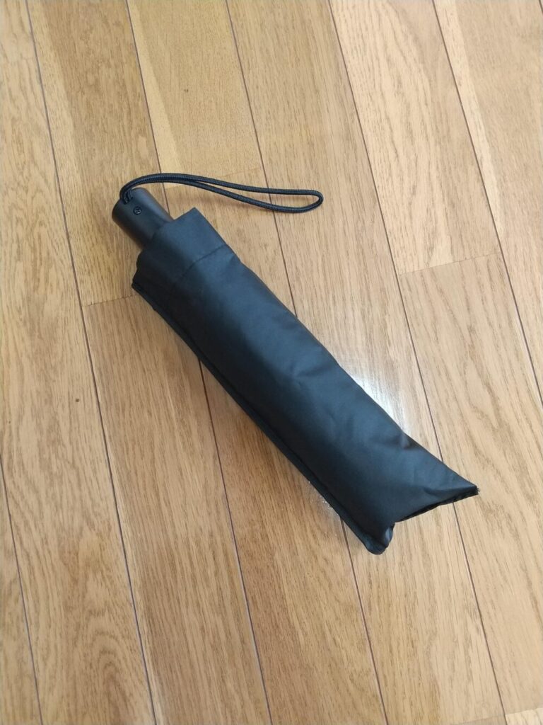 黒の折りたたみ傘の写真